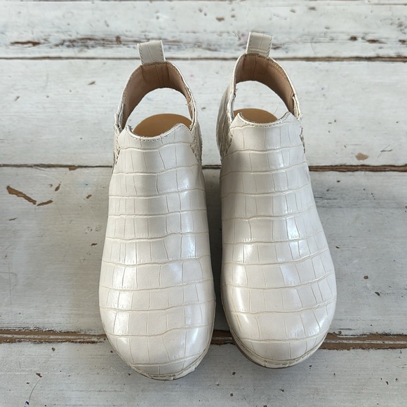 - YellowBox Barty white/cream wedge clogs size 6 - Picture 2 of 8